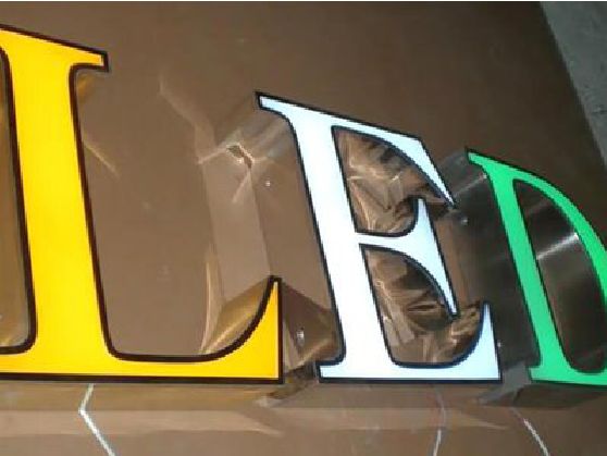 庐山介绍LED招牌的基础知识。
